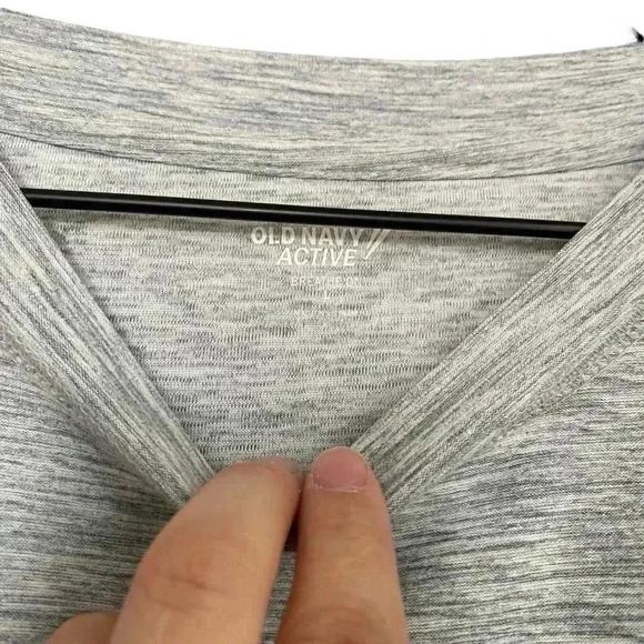 Old Navy Breathe On active tee - Picture 4 of 5